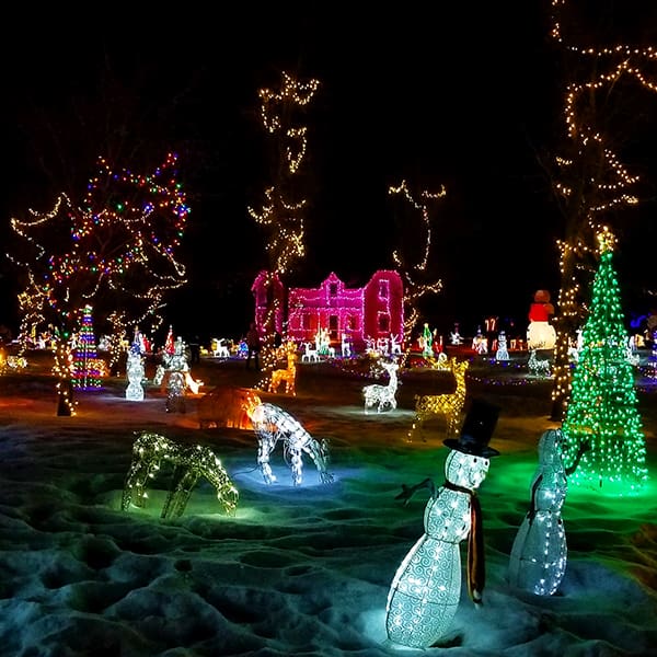 Leduc Country Lights - Photo Credits: Passports & Pigtails (Twitter - @MomsWanderlust)